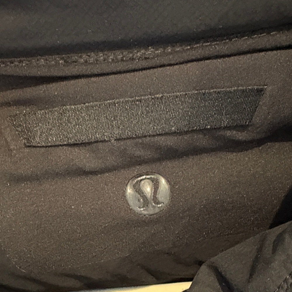 lululemon athletica Men's Sleek Black Puffer Jacket - Picture 2 of 6